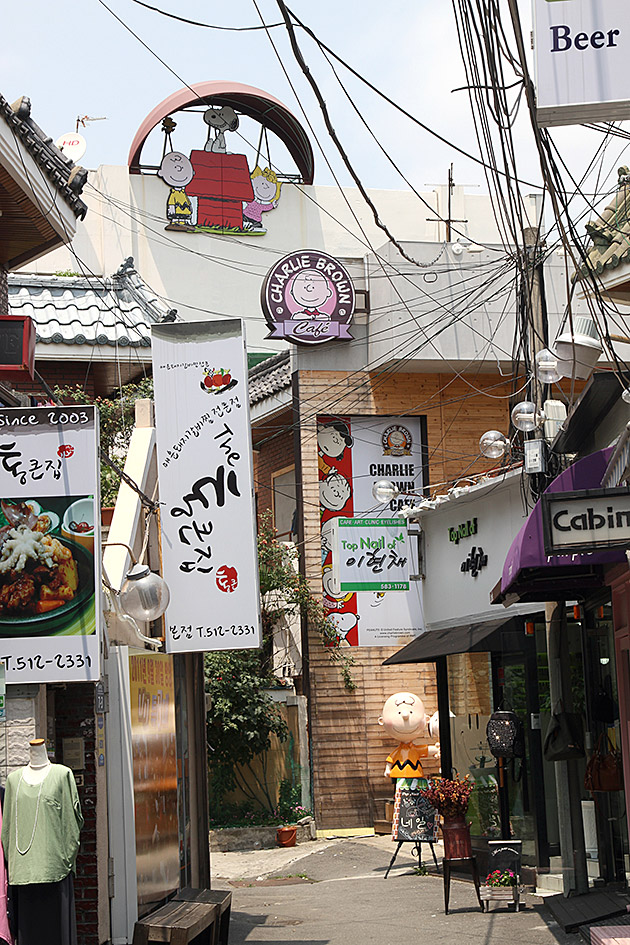 Charlie-Brown-Snoopy-Coffee-Shop Busan Korea