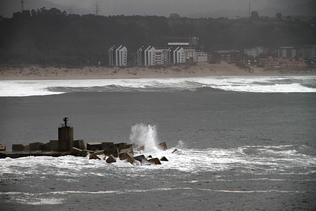 Waves Asturias