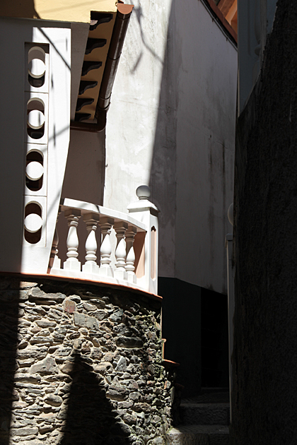 Blach and White Cudillero