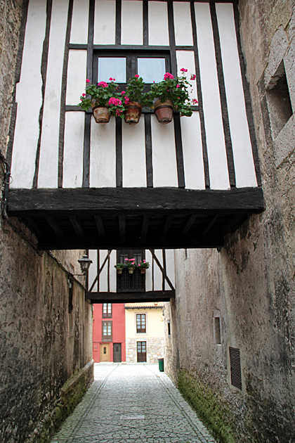 Llanes Alley