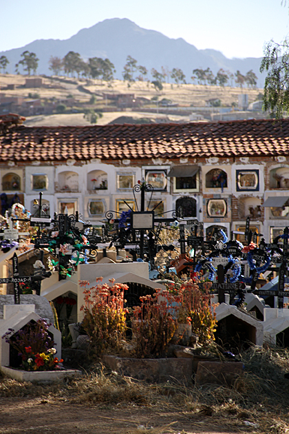 Sucre's Cementerio General with graves