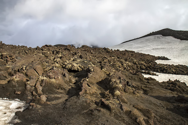 Fimmvörðuháls - Fimmvörðuskáli to Þórsmörk - Iceland For 91 Days