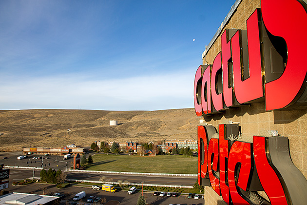 Cactus Petes Casino Sign