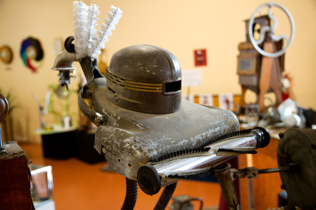 https://for91days.com/photos/Idaho/Museum%20Of%20Clean/Cleaning-Retro-Robot.jpg