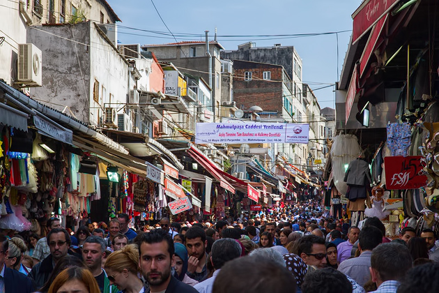 Revamping Istanbul's Grand Bazaar – DW – 03/15/2017