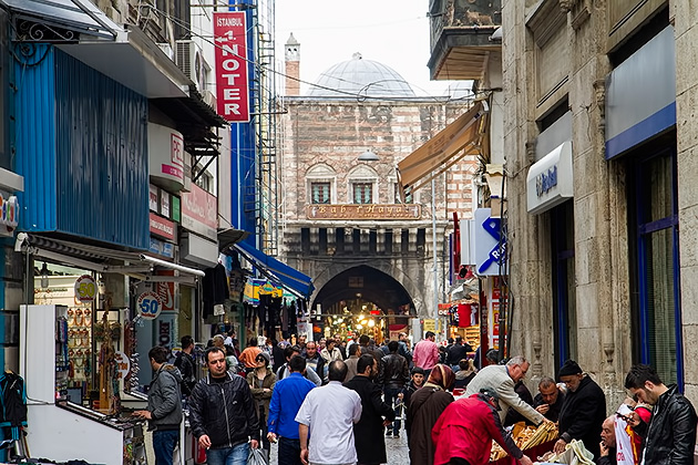 Entrance-Spice-Bazaar-Istanbul