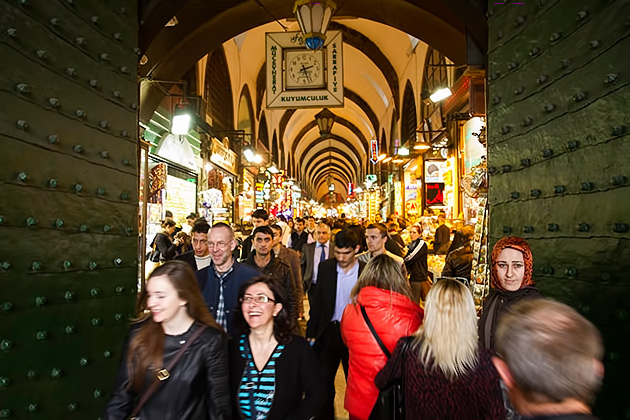 Fun-Shopping-Istanbul-Stock-Photo