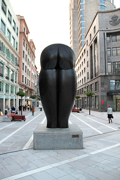 Oviedo Butt Statues