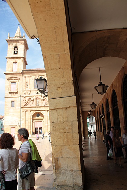 Tourists in Oviedo, Spain Foto