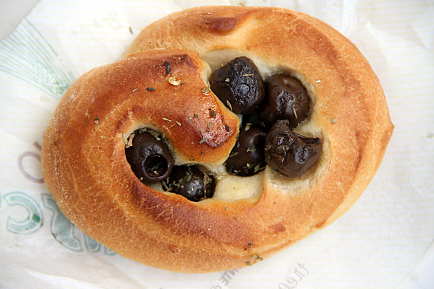 Olive Bun