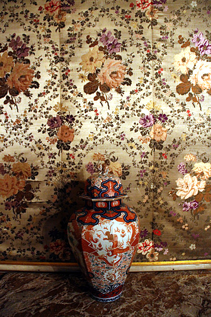 Wall paper and chines vase