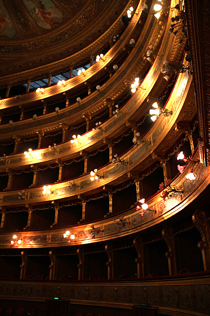 Theater Box Massimo