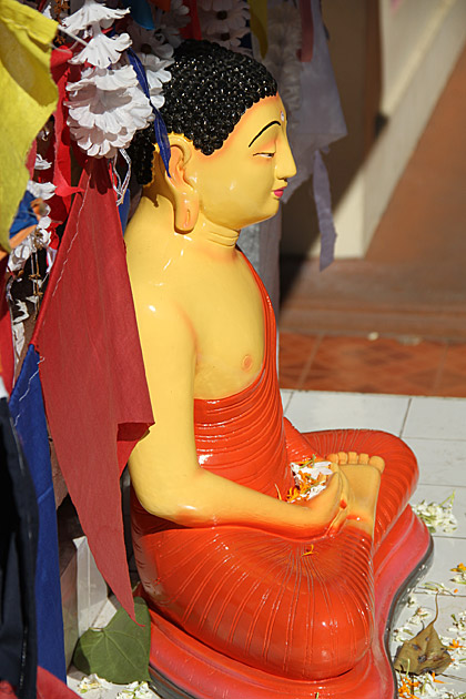 Kataragama Devale sitting buddha