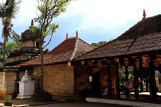 Temple hike Sri Lanka