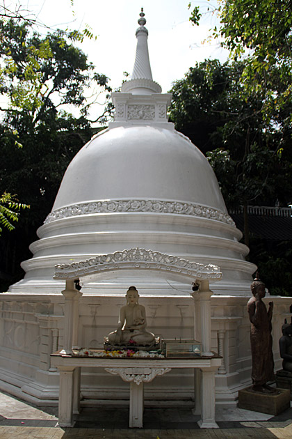 Gangaramaya Temple stupa