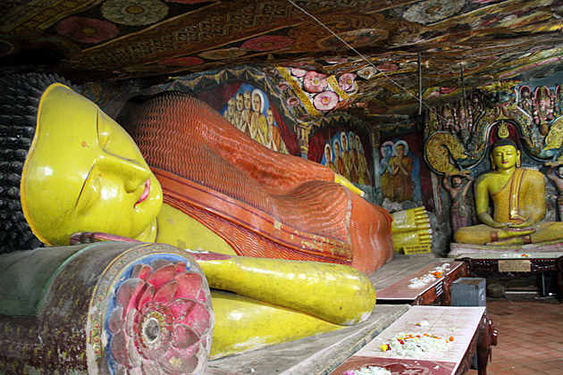 Lying Buddha Photos of Aluvihara