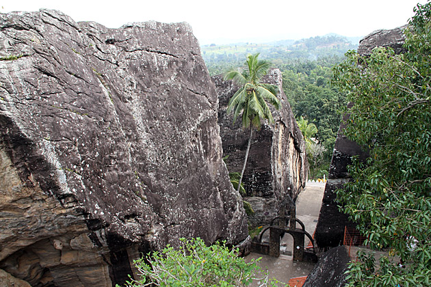 Photos of Aluvihara rock