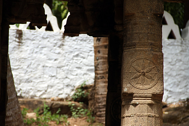 Ridi Vihara stone carvings