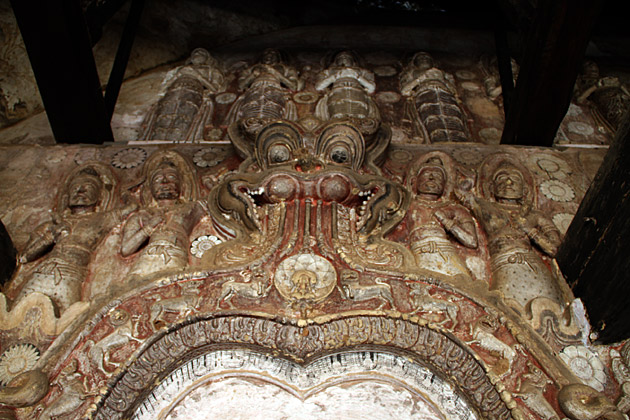 Ridi Vihara stone carvings