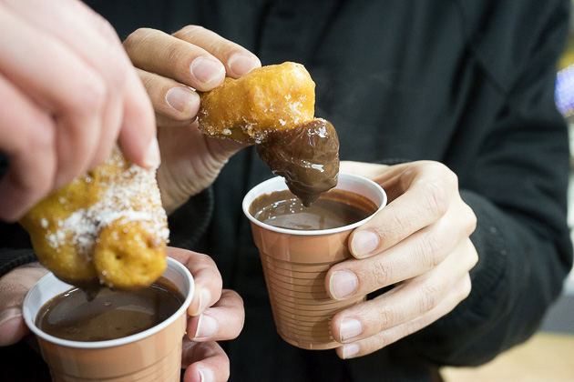 Bunuelos with chocolate