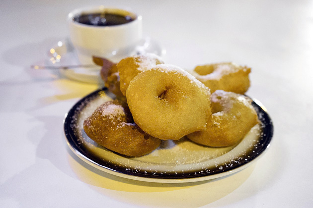 Bunuelos with sugar