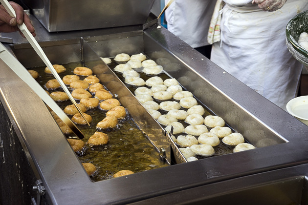 How to fry Bunuelos