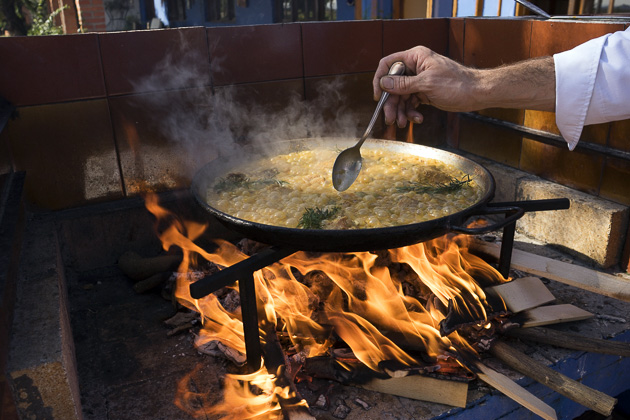 Making Paella At La Matandeta Valencia For 91 Days