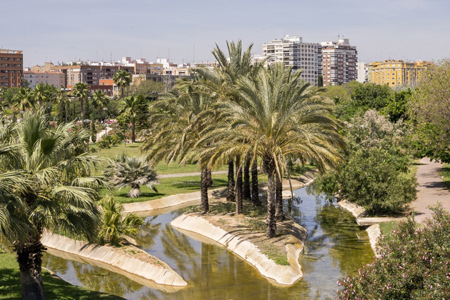 The Turia Riverbed Park, Perfect For Jogging - Valencia For 91 Days