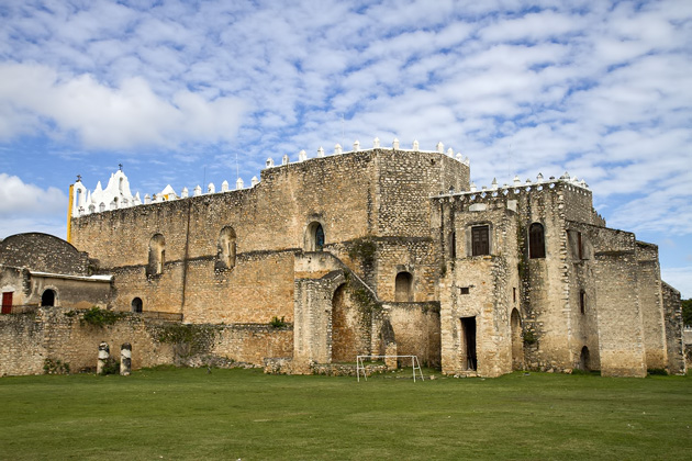 04%20Izamal%20Convent%20%20Izamal%20Convent%2020140108%20for91days.com