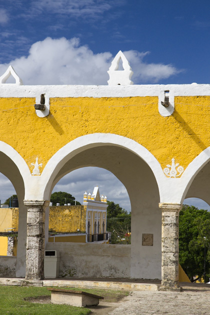 12%20Izamal%20Convent%20%20Izamal%20Convent%2020140108%20for91days.com