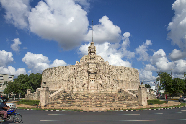 Paseo%20de%20Montejo%20Merida%2020Monumento%20a%20la%20Patria%20Merida%2020131112%20for91days.com