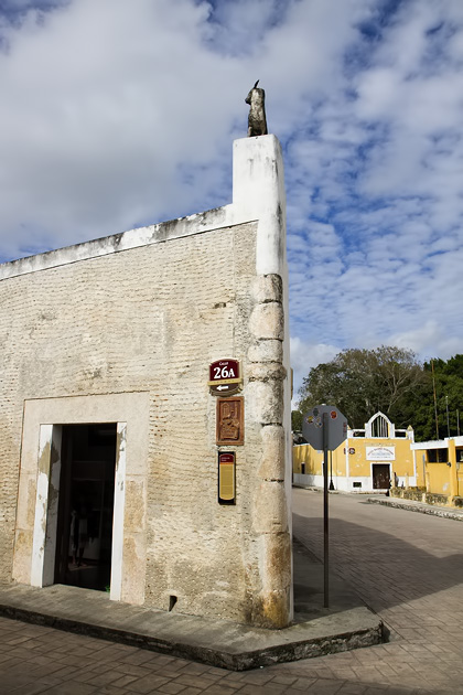 25%20izamal%20%20Izamal%2020140108%20for91days.com