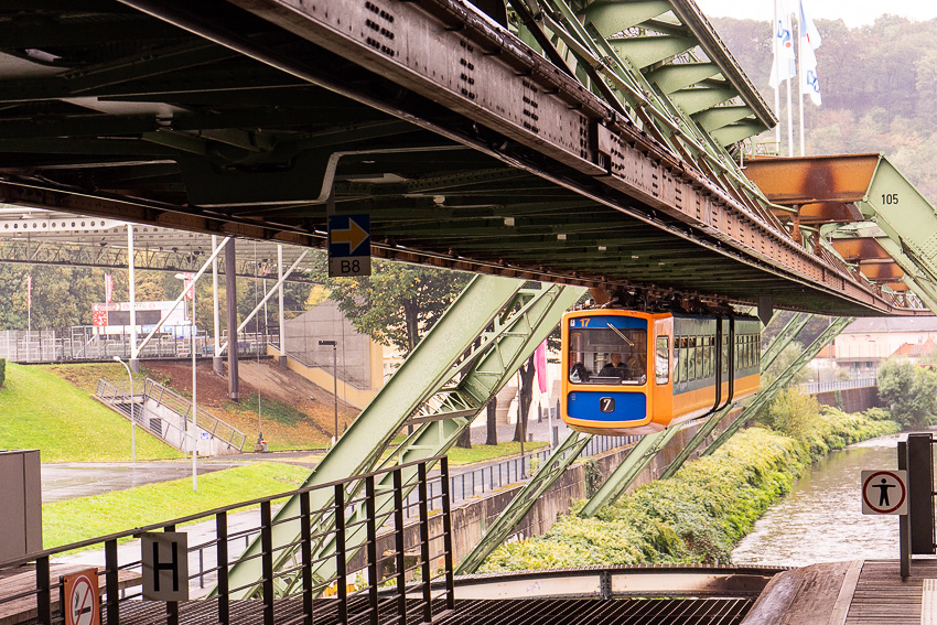 Schwebebahn