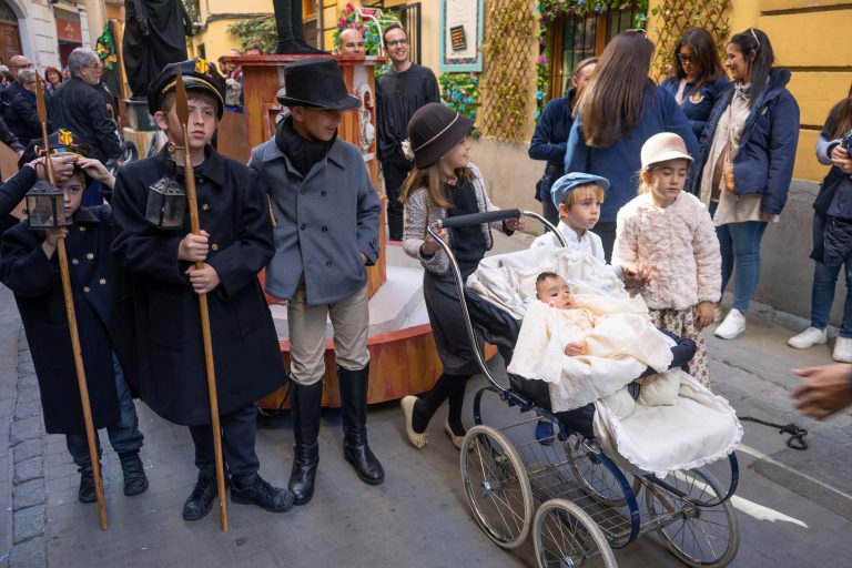 Read more about the article Cant de L’Estoreta Fallas 2020 – The Traditional Children Parade Before La Planta
