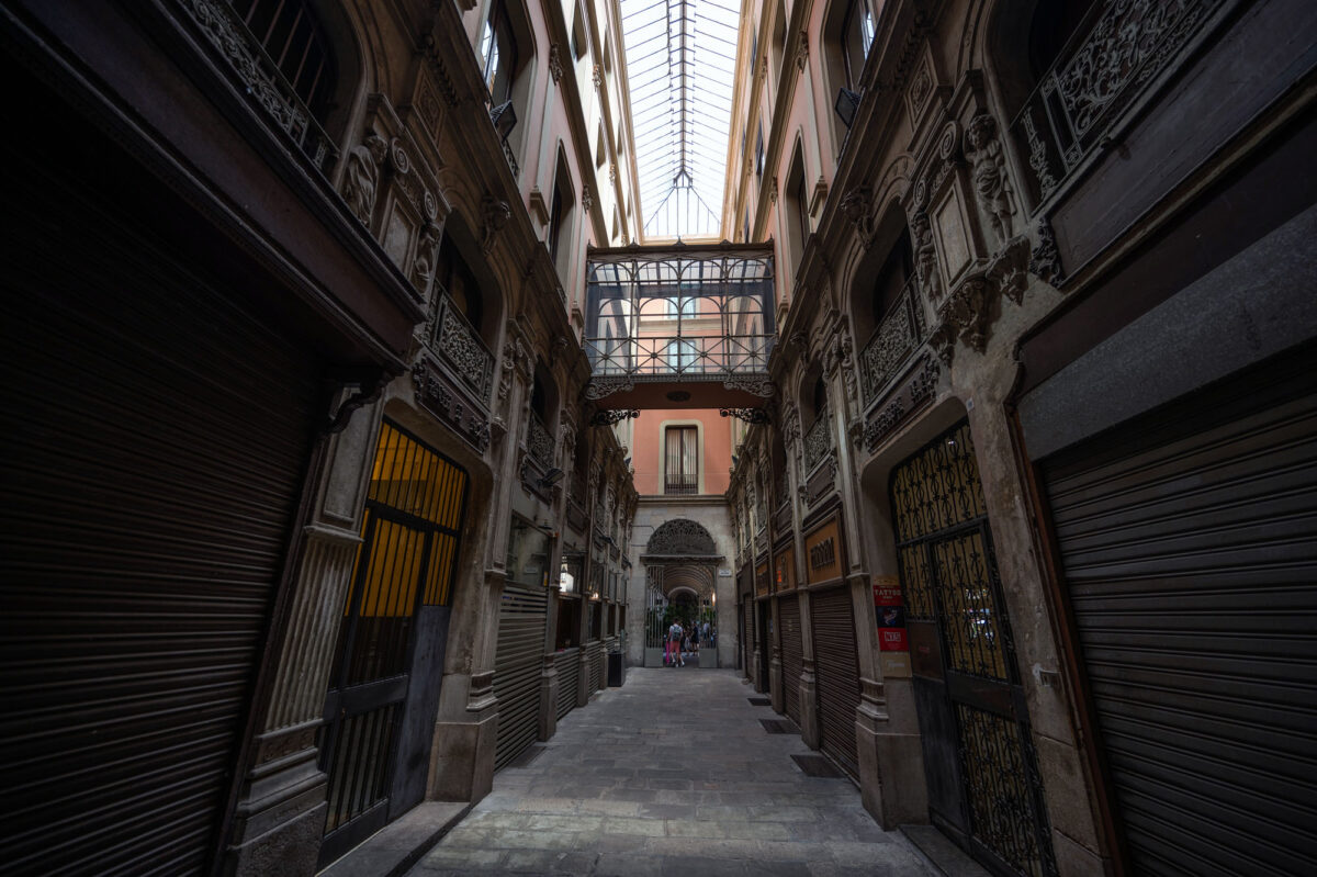 10 hours in Barcelona hidden passage.