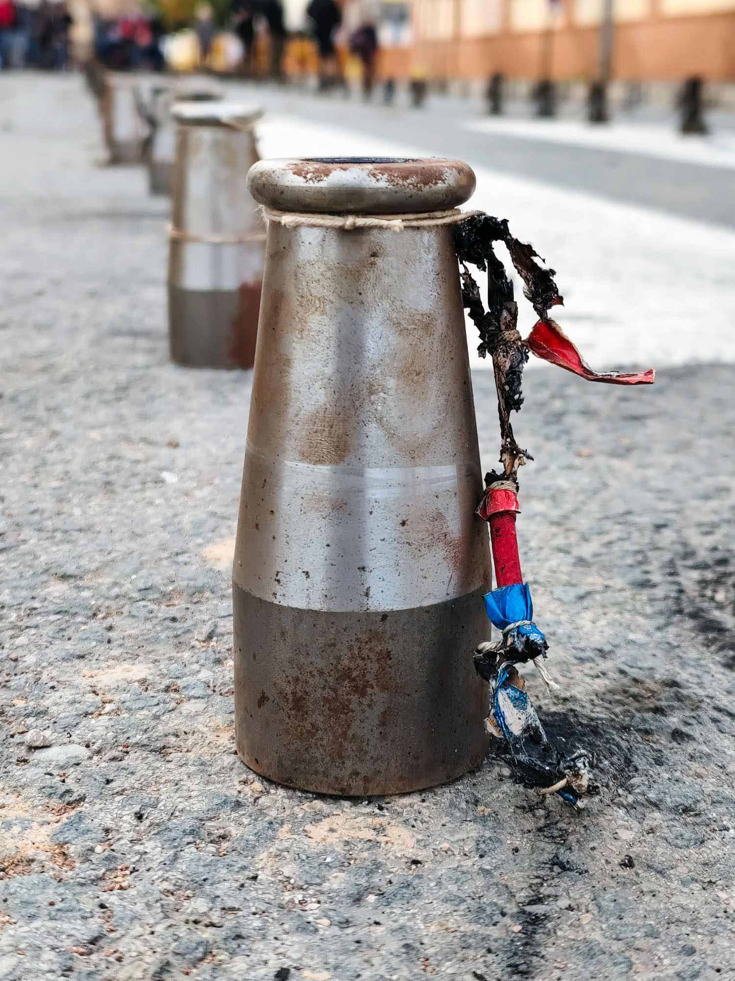 Engraellat firework metal cylinder