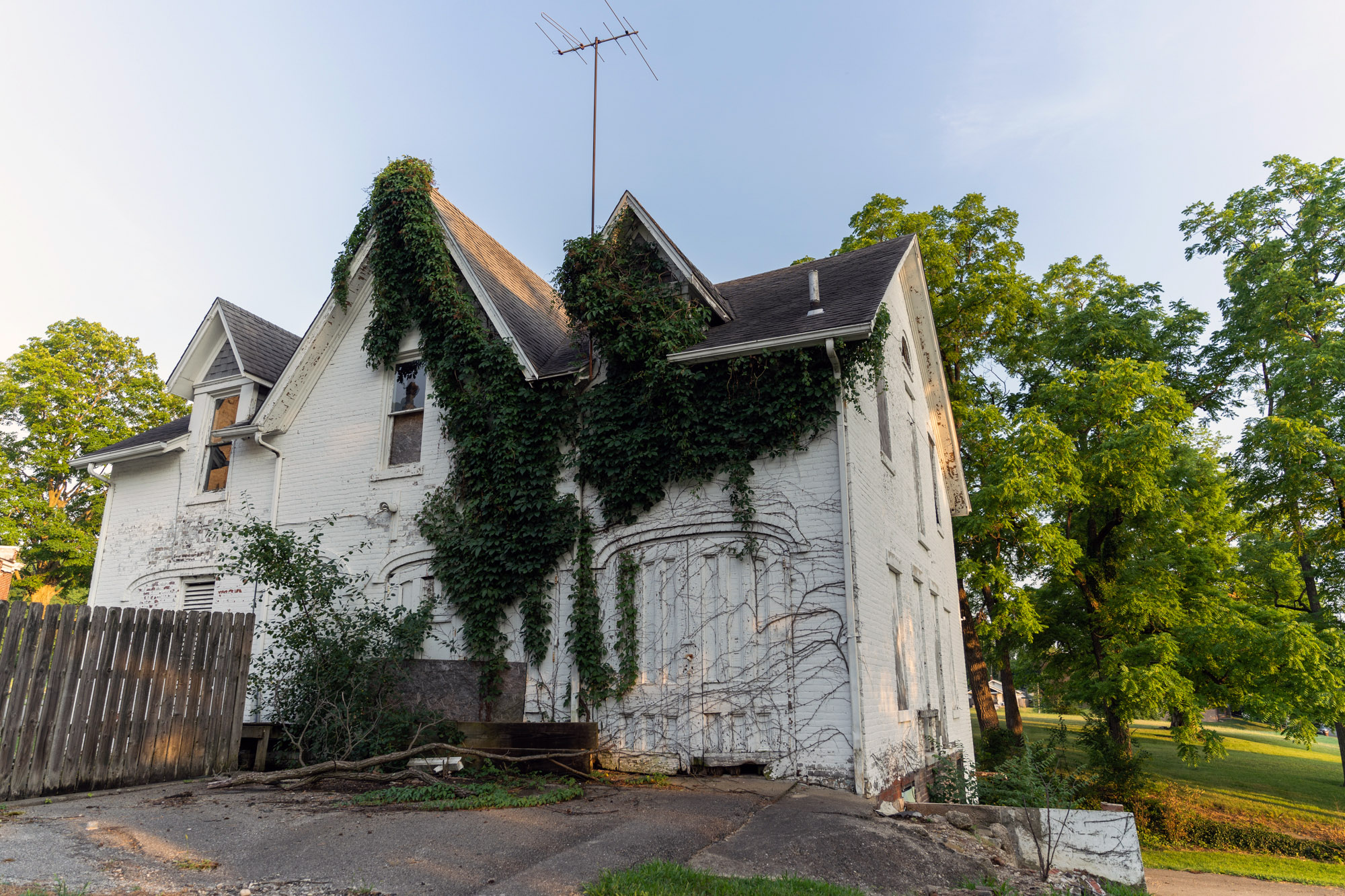 Abandoned white house in Springfield Ohio