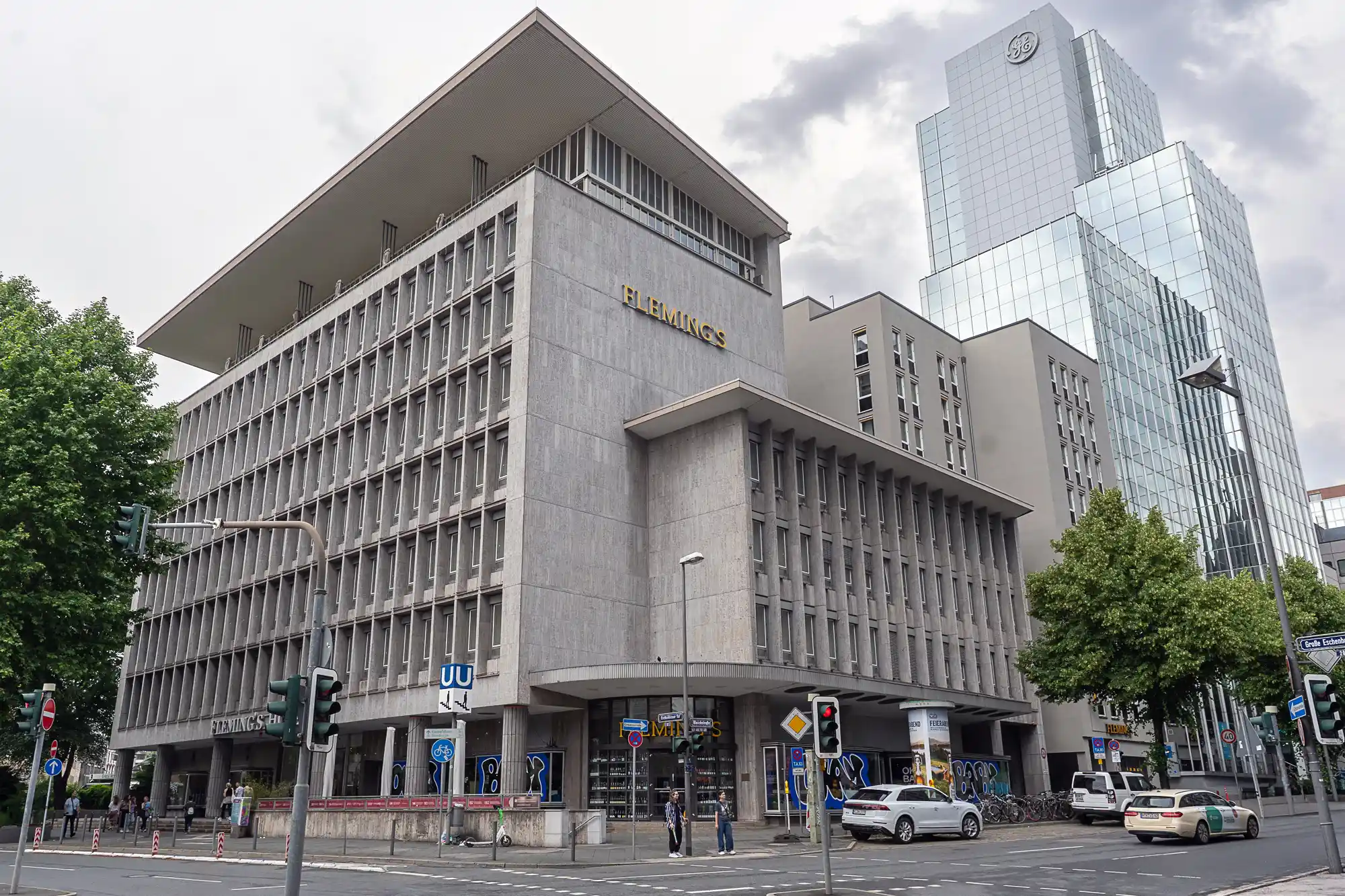Frankfurt's Flemings Hotel with a Paternoster 2 Post Modern Architecture Frankfurt withe Flemings Hotel