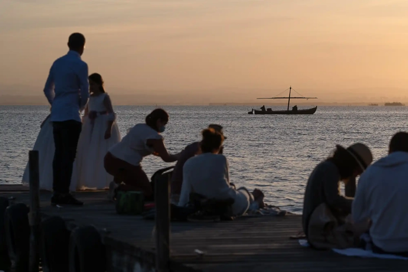 People enjoying a sunset in Valencia