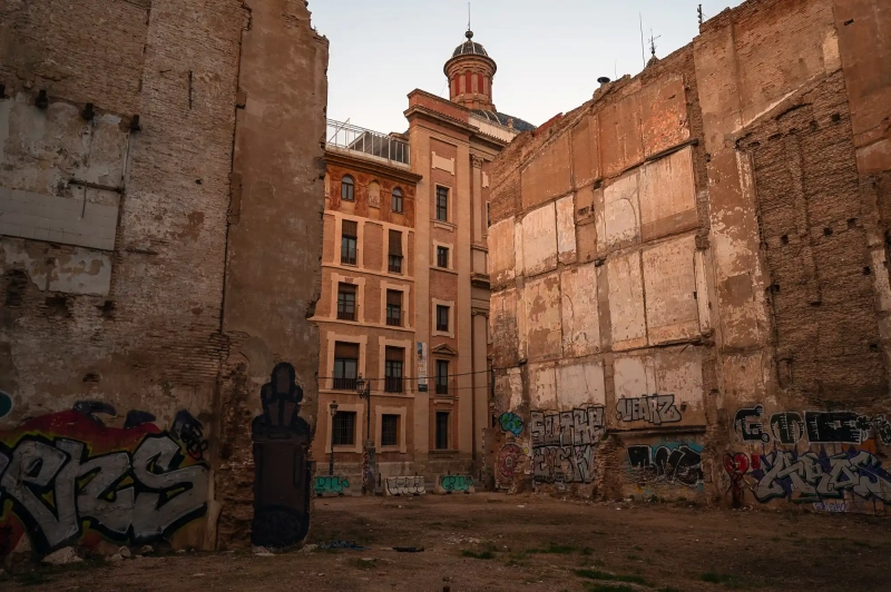 Open lots in Valencia