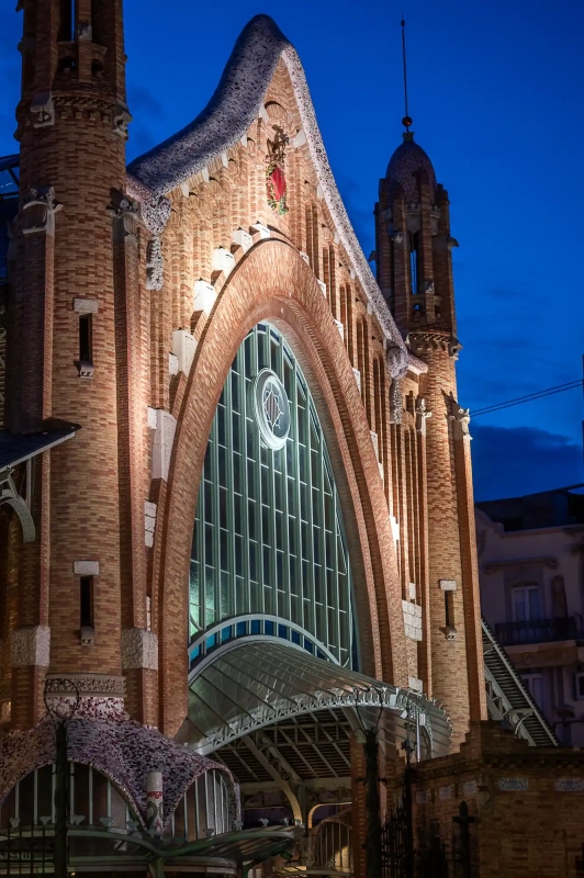 Glass front of the Mercado Colon