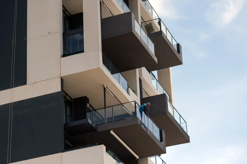 Cleaning a skyscraper