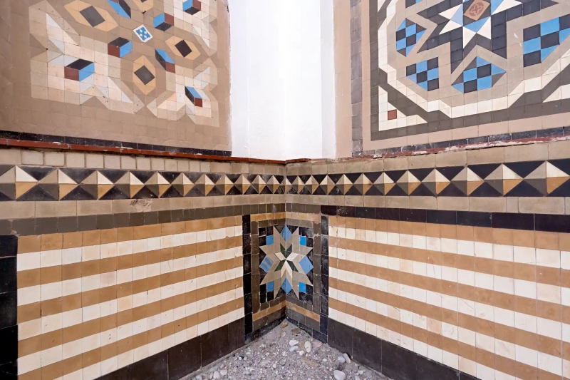 Lines of nolla tiles