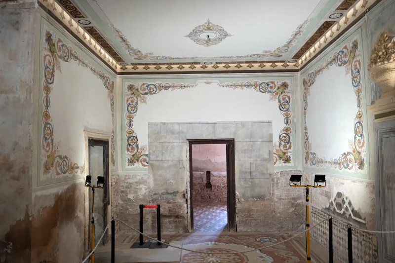 Off the beaten path tour of a palace