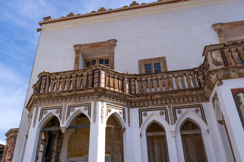 Ceramics tour palace