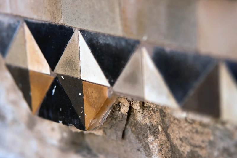 Black and white ceramics