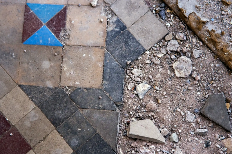 Decay floor tiles