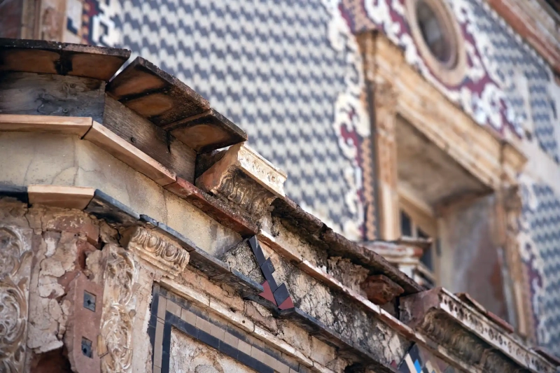 Outside Mosaiq tiles