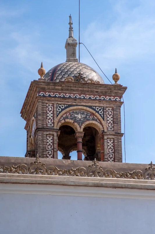 Pretty tiled tower in Valencia