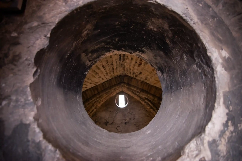 Round window Salvador Tower